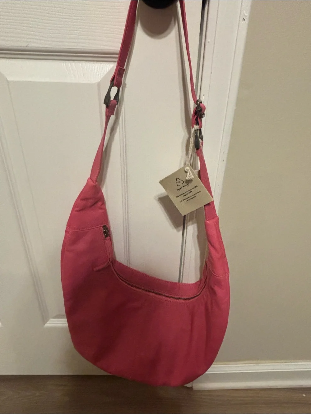 NWT FREE PEOPLE IDLE HANDS SLING BAG - SLOUCHY BAG - Picture 2 of 8